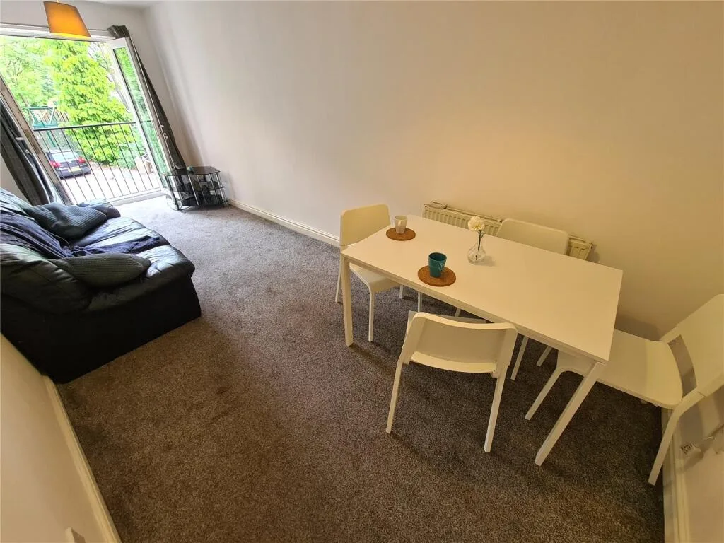6 bedroom town house for rent