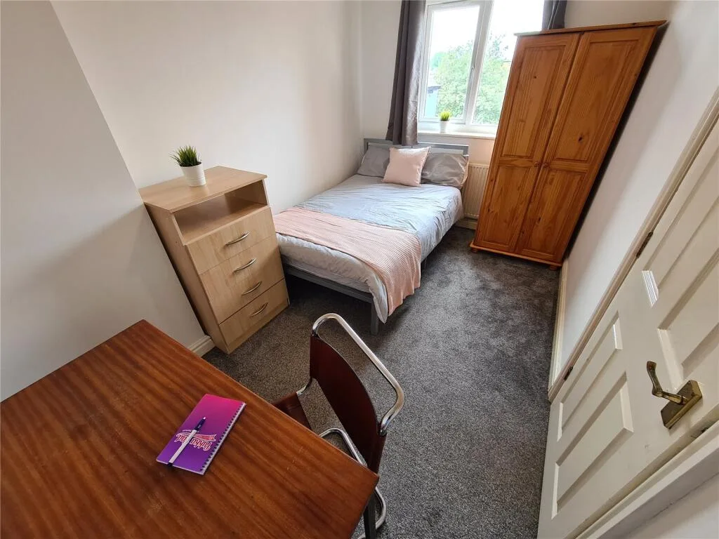 6 bedroom town house for rent