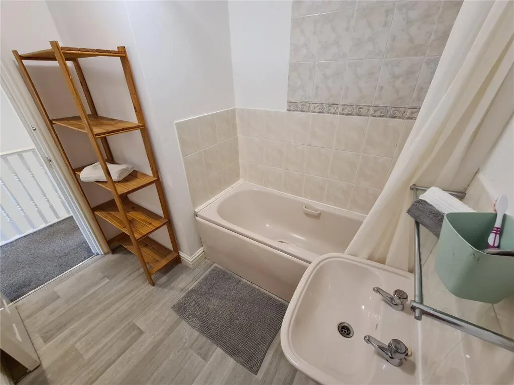 6 bedroom town house for rent