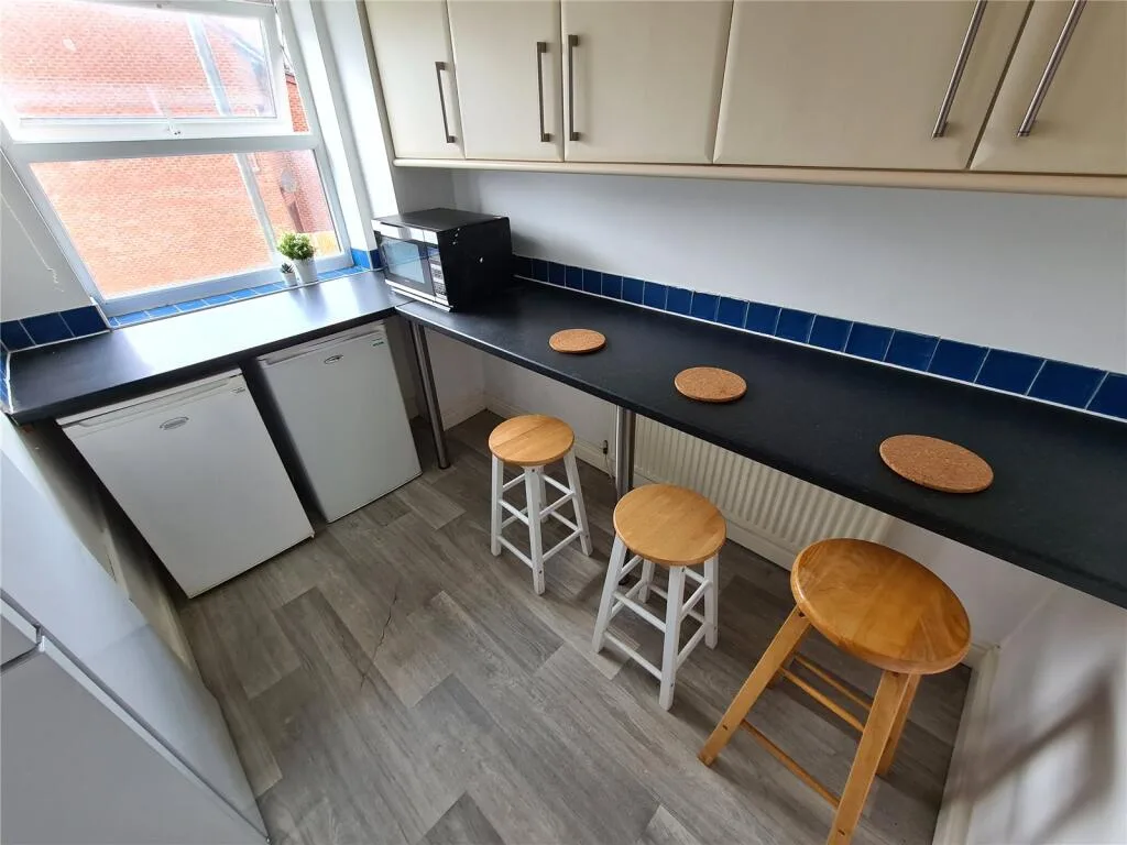 6 bedroom town house for rent