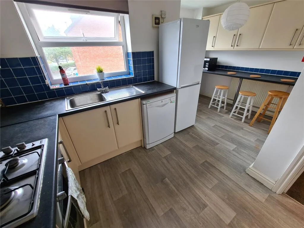 6 bedroom town house for rent