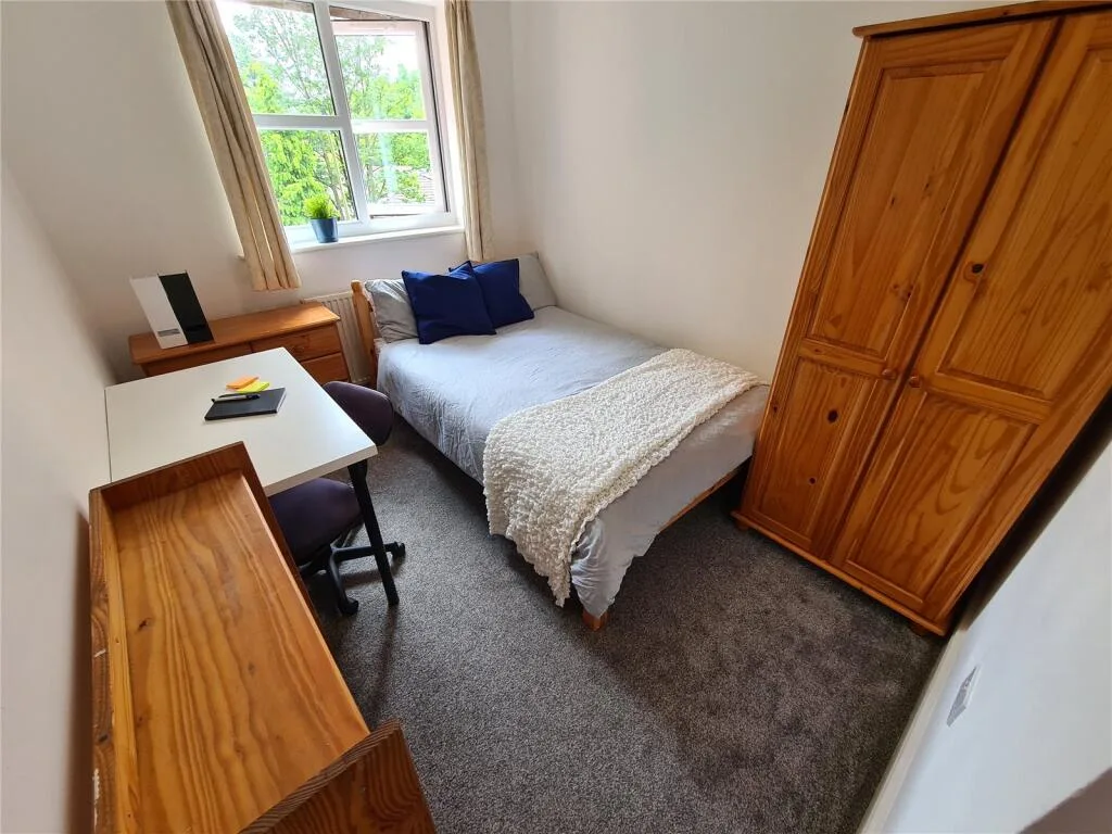 6 bedroom town house for rent