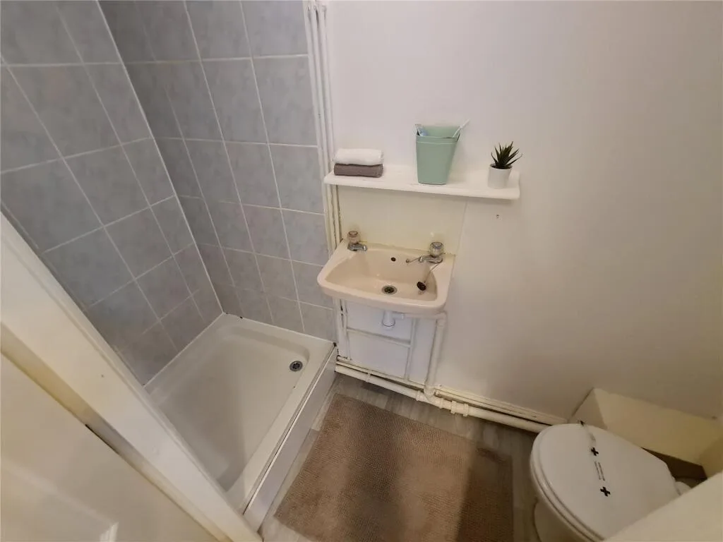6 bedroom town house for rent