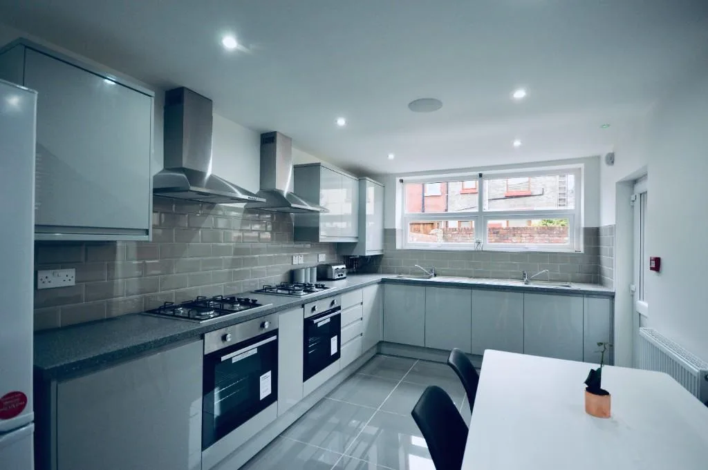 7 bedroom terraced house for rent