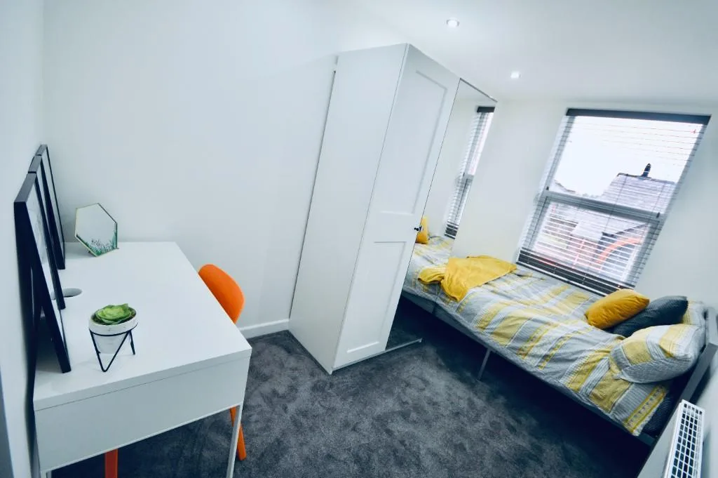 7 bedroom terraced house for rent