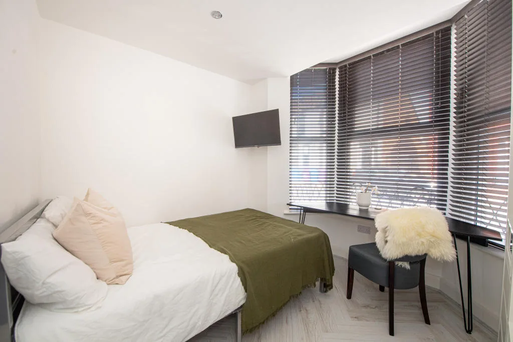 6 bedroom terraced house for rent