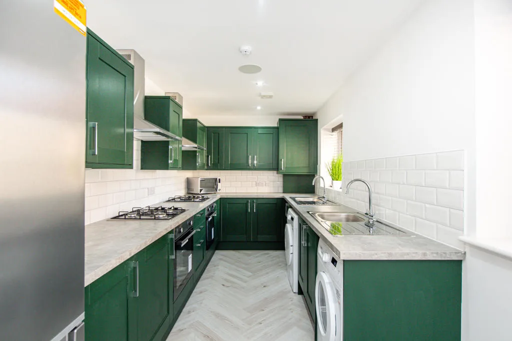 6 bedroom terraced house for rent