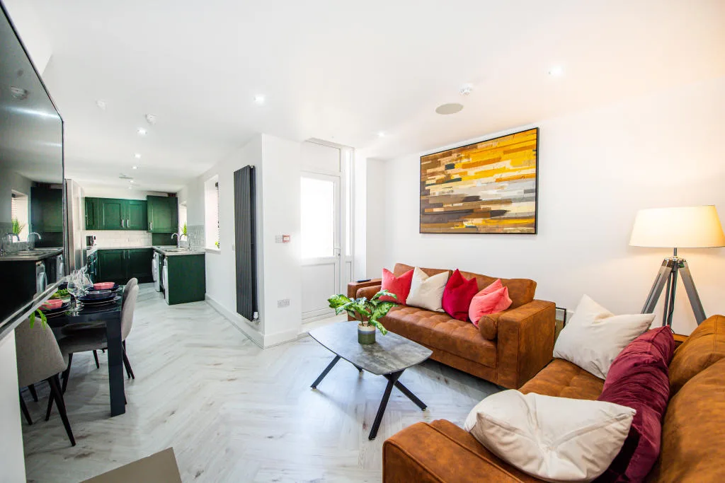 6 bedroom terraced house for rent