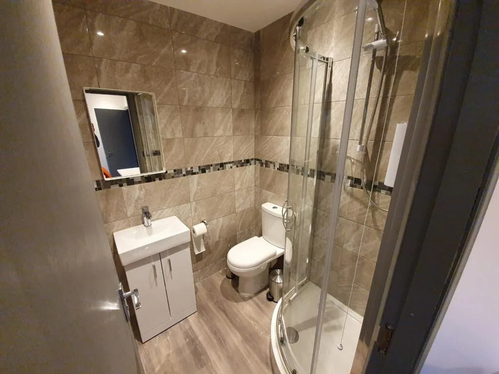 5 bedroom terraced house for rent