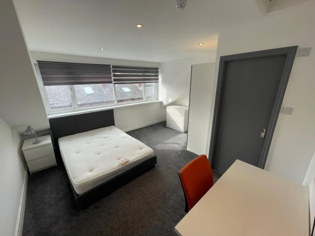 5 bedroom terraced house for rent