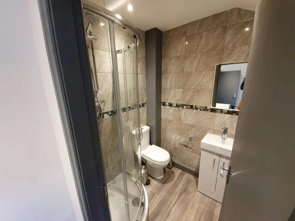 5 bedroom terraced house for rent