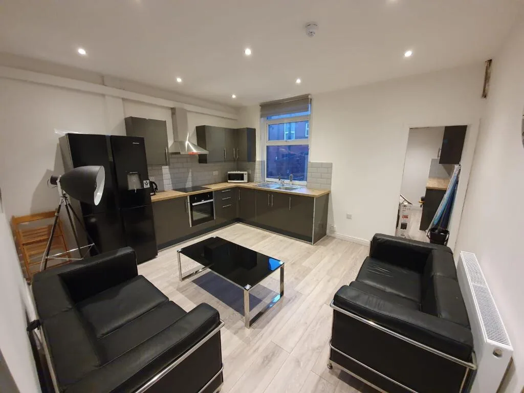 5 bedroom terraced house for rent