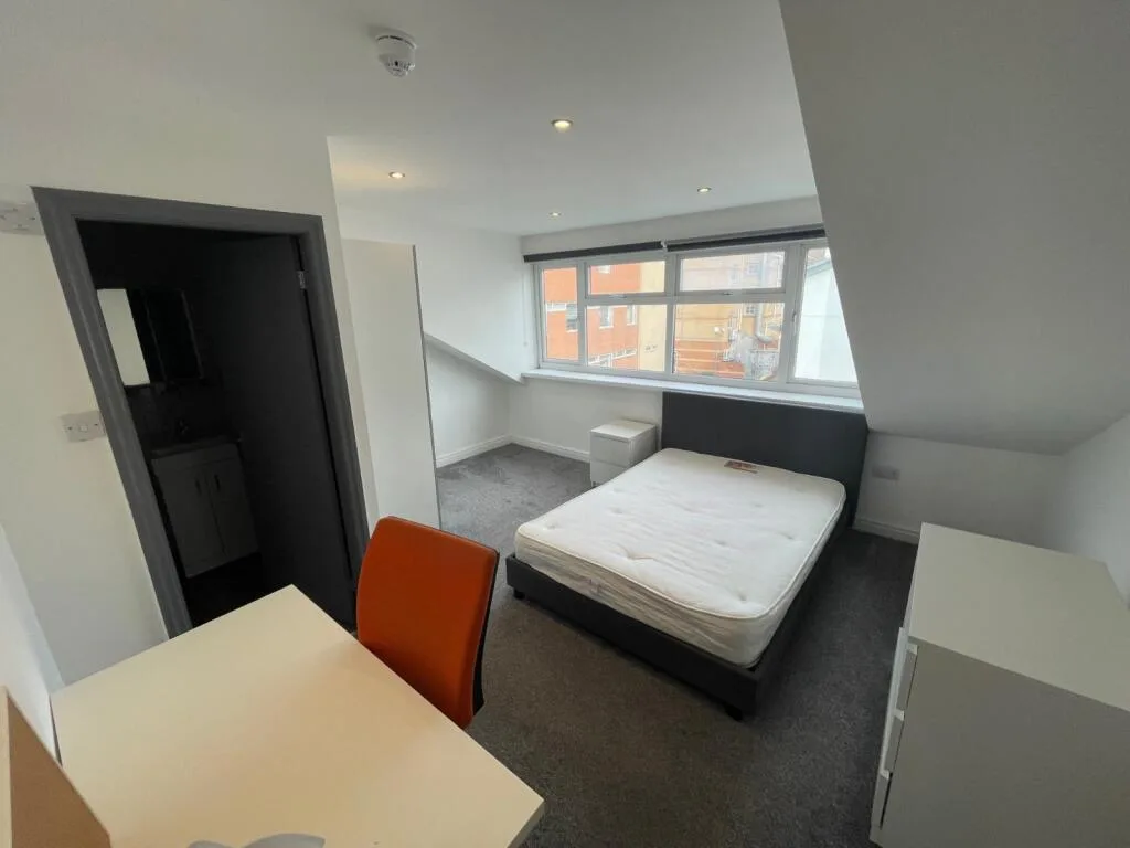 5 bedroom terraced house for rent