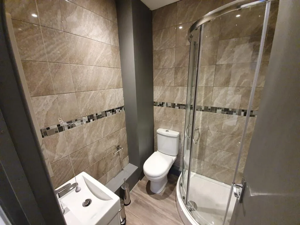 5 bedroom terraced house for rent
