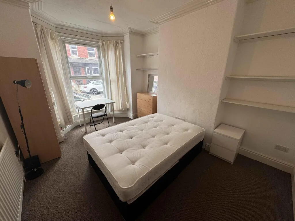 6 bedroom terraced house for rent