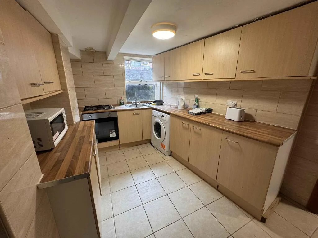6 bedroom terraced house for rent