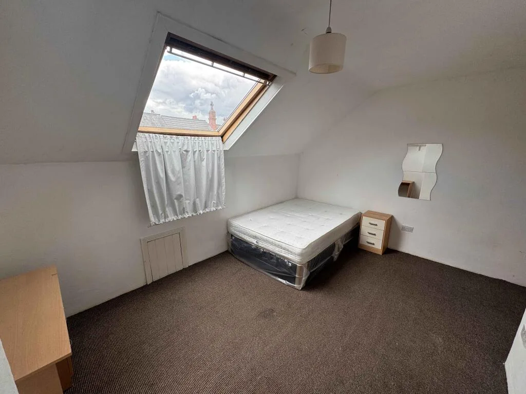 6 bedroom terraced house for rent