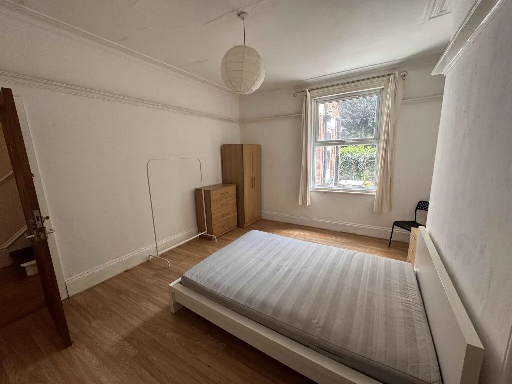 6 bedroom terraced house for rent