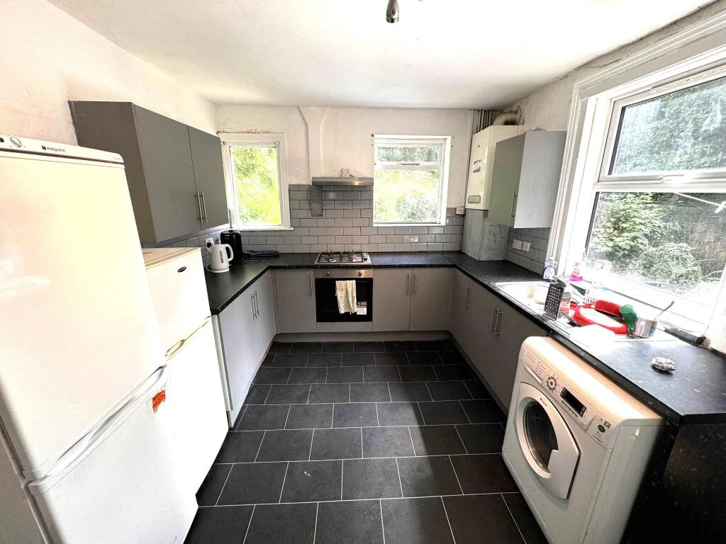 6 bedroom terraced house for rent