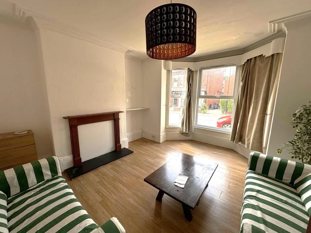 6 bedroom terraced house for rent