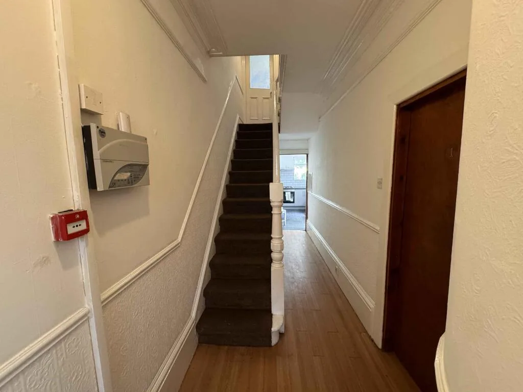 6 bedroom terraced house for rent