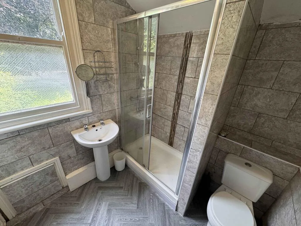 6 bedroom terraced house for rent