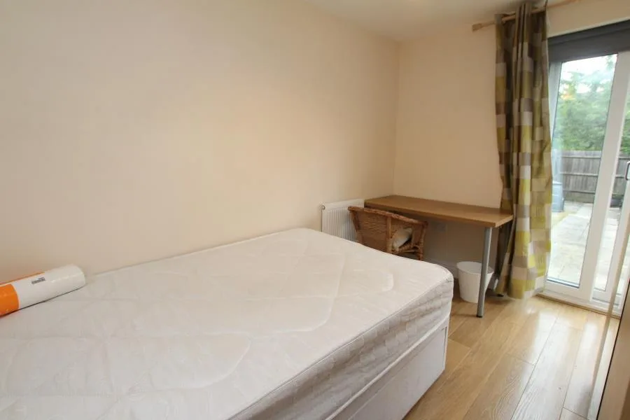6 bedroom terraced house for rent