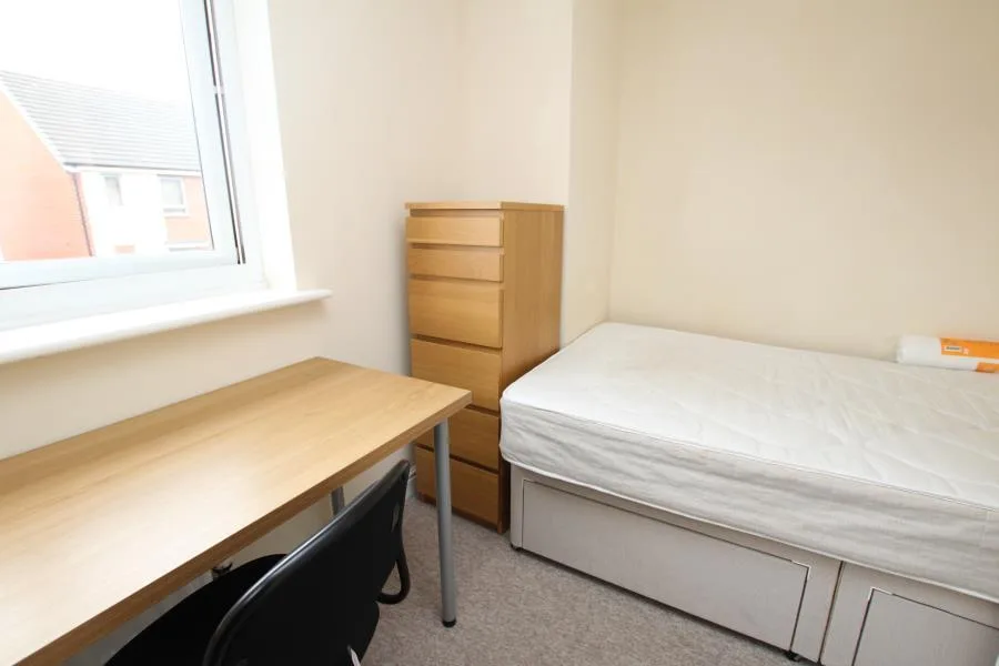 6 bedroom terraced house for rent