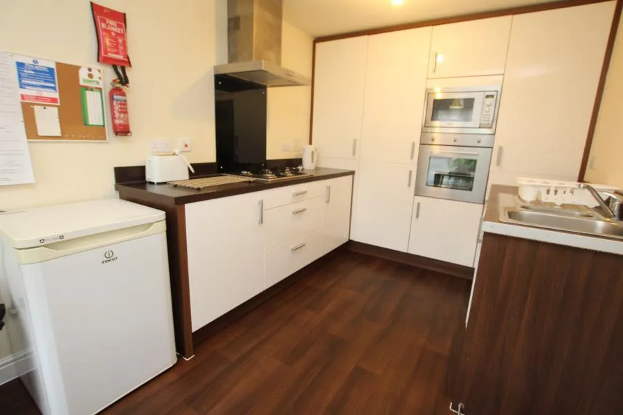 6 bedroom terraced house for rent