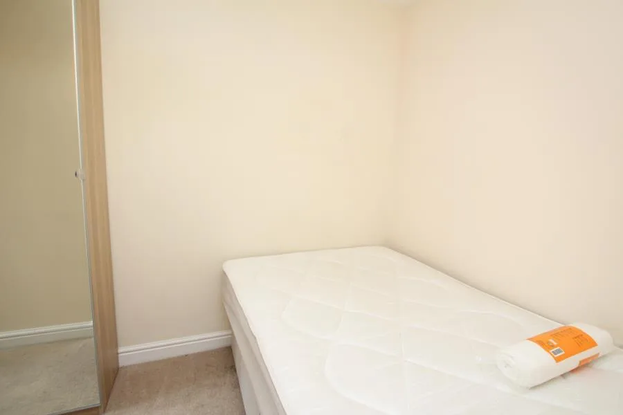 6 bedroom terraced house for rent