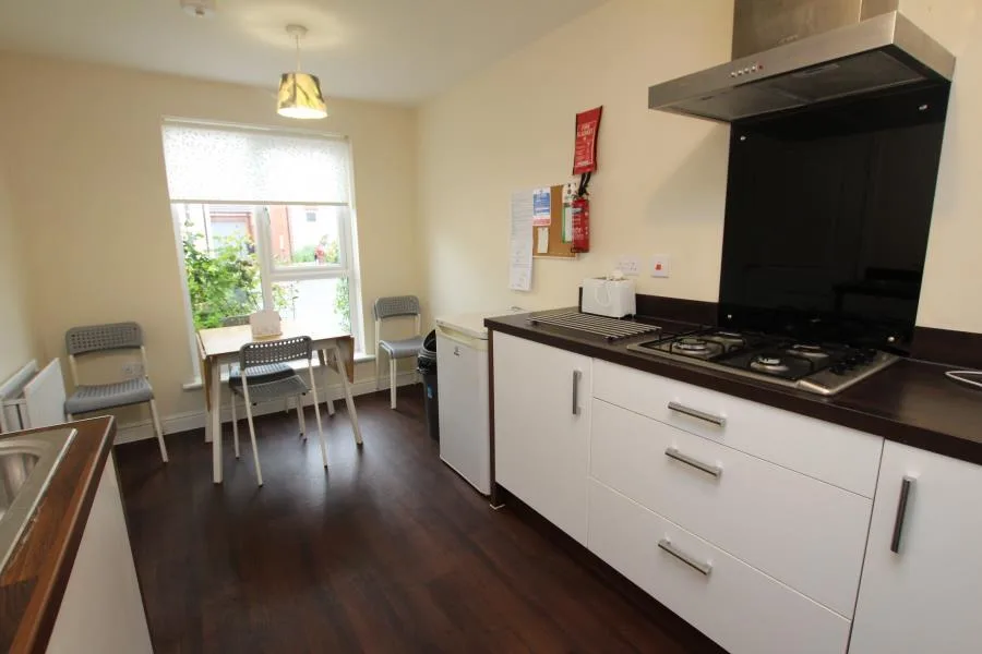 6 bedroom terraced house for rent
