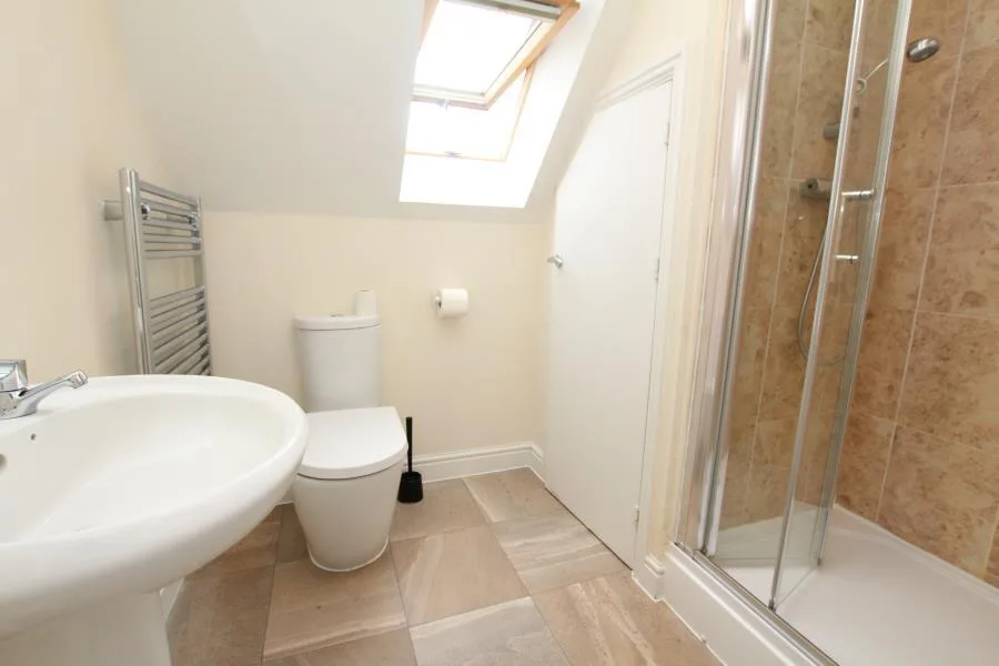 6 bedroom terraced house for rent