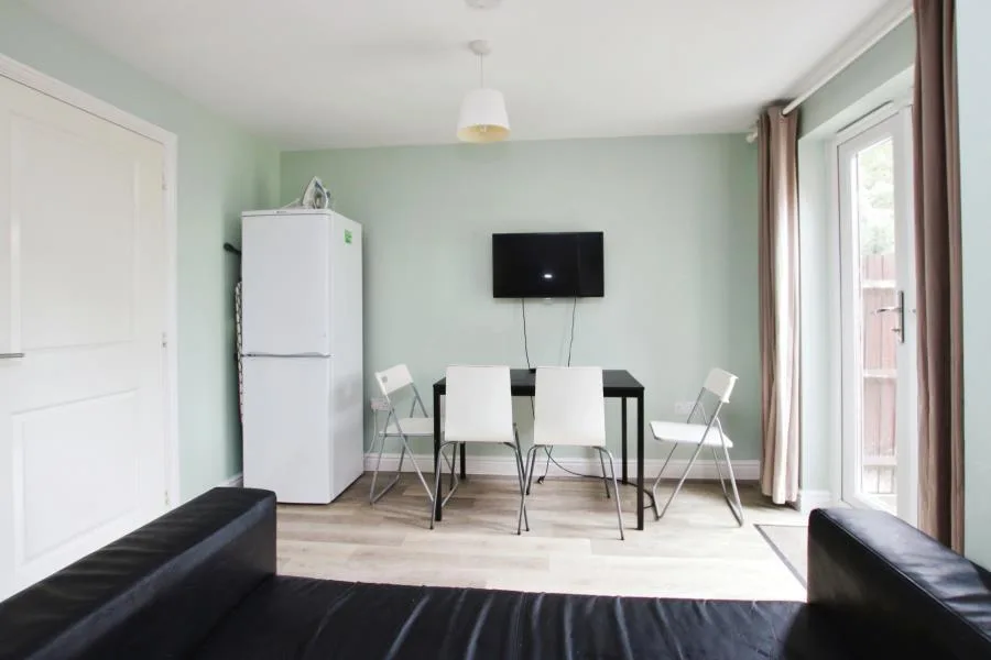 6 bedroom terraced house for rent
