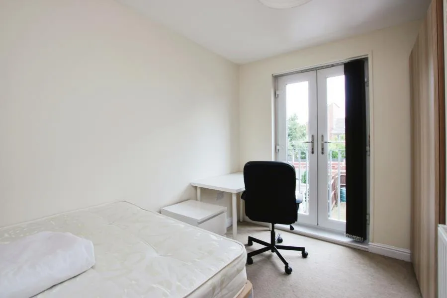 6 bedroom terraced house for rent