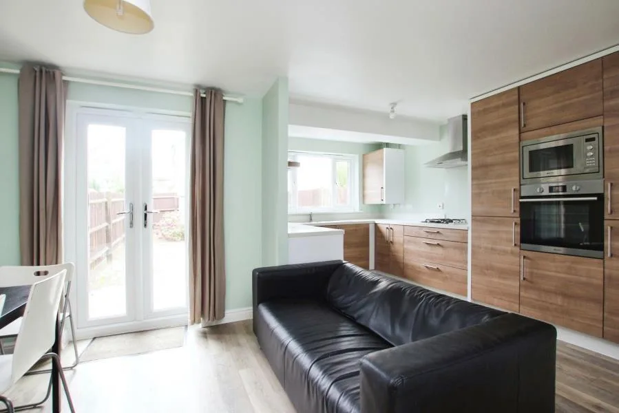6 bedroom terraced house for rent