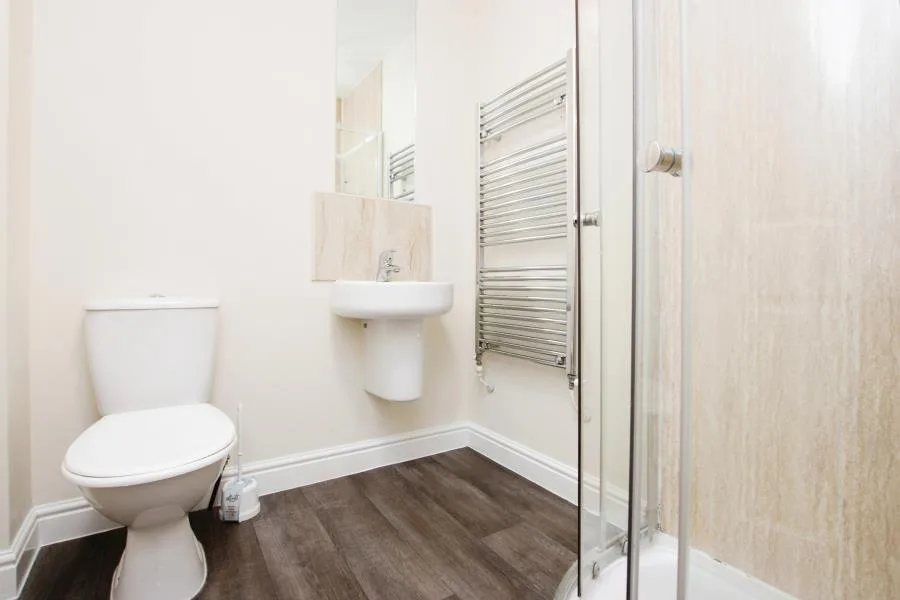 6 bedroom terraced house for rent