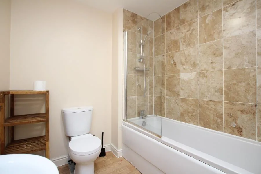 6 bedroom terraced house for rent