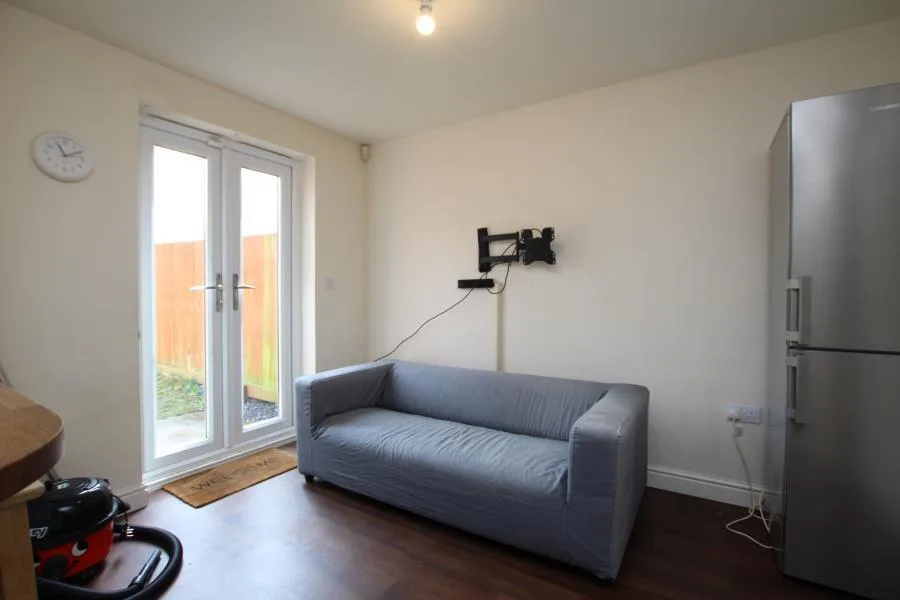 6 bedroom terraced house for rent