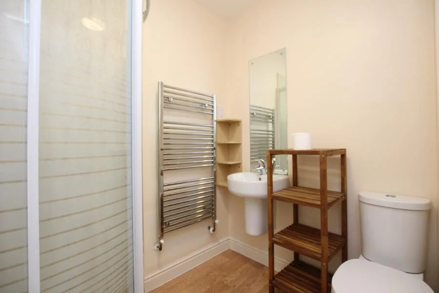6 bedroom terraced house for rent