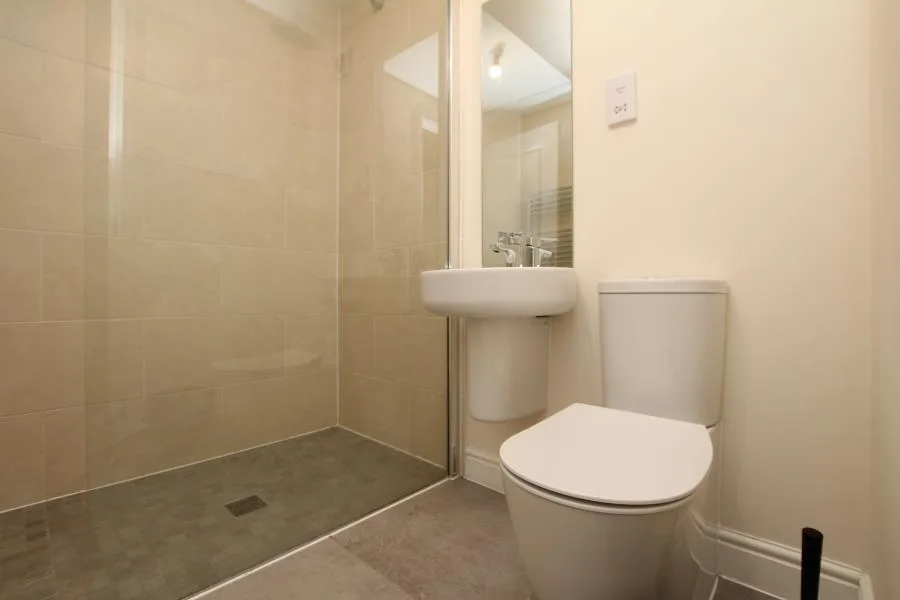 6 bedroom terraced house for rent