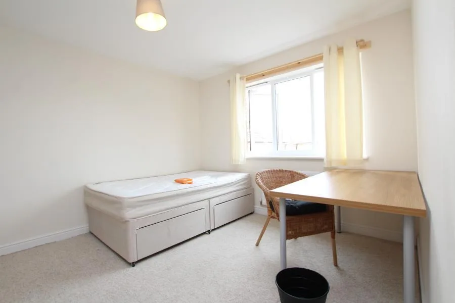 6 bedroom terraced house for rent