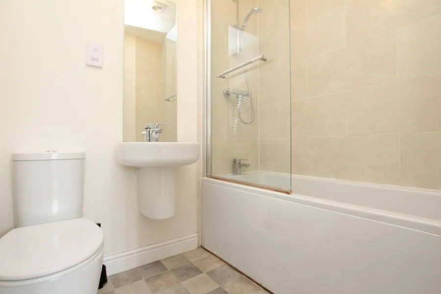 6 bedroom terraced house for rent