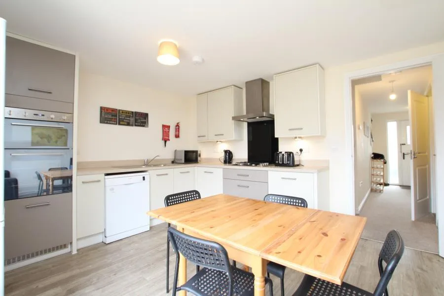 6 bedroom terraced house for rent