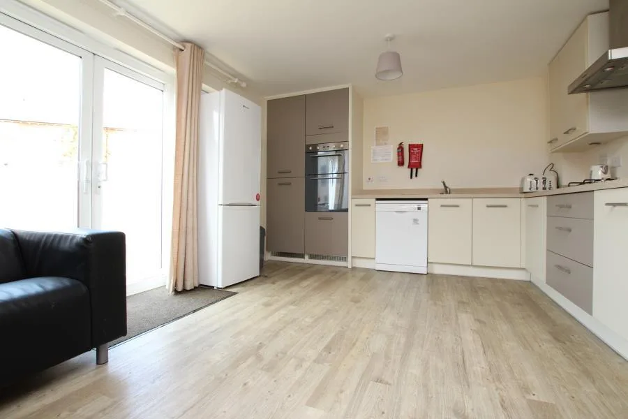 6 bedroom terraced house for rent