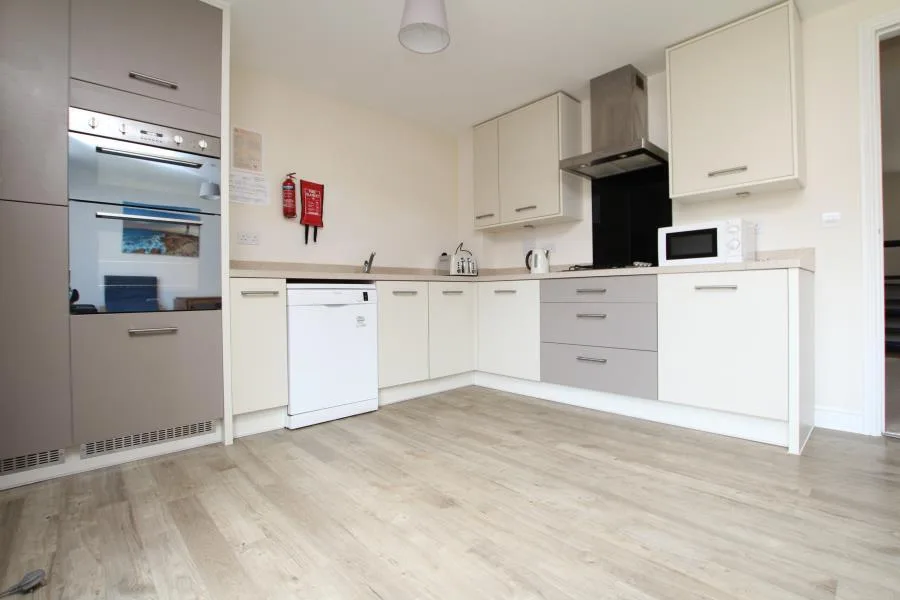 6 bedroom terraced house for rent