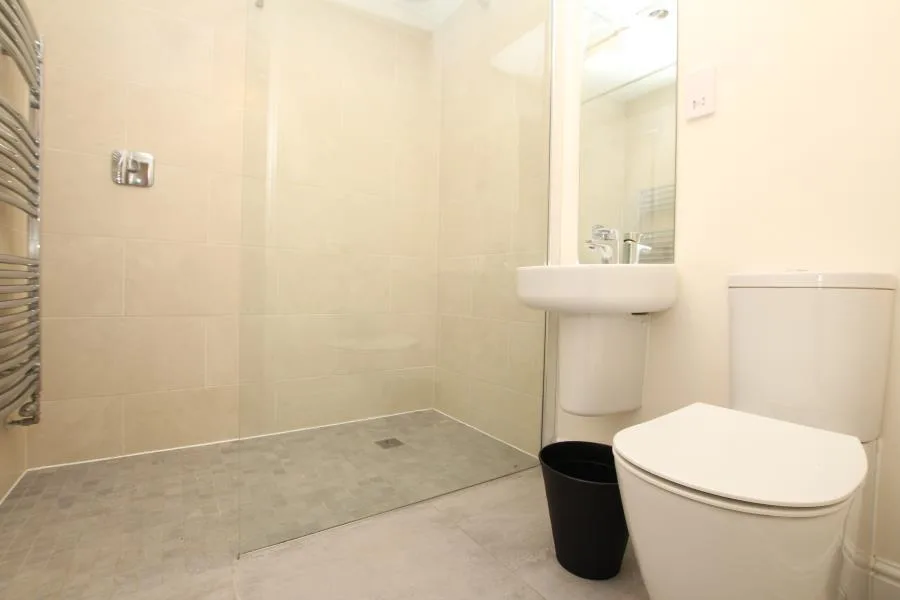 6 bedroom terraced house for rent