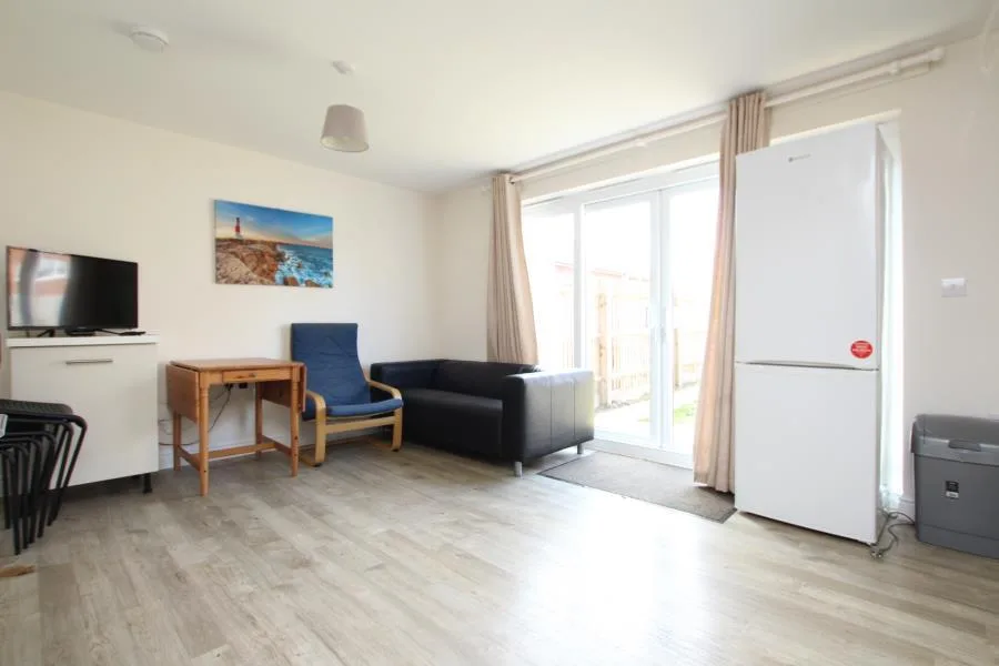 6 bedroom terraced house for rent