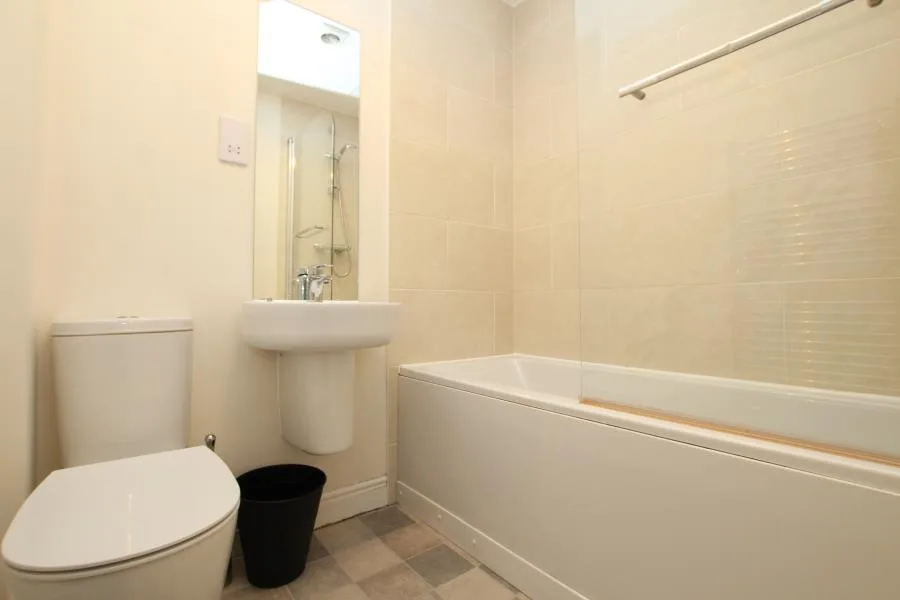 6 bedroom terraced house for rent