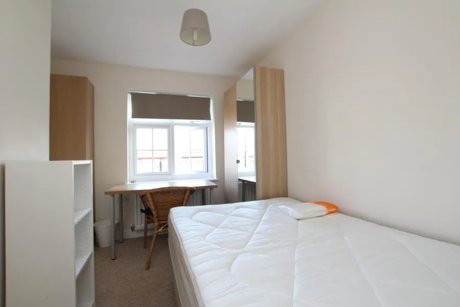 6 bedroom terraced house for rent