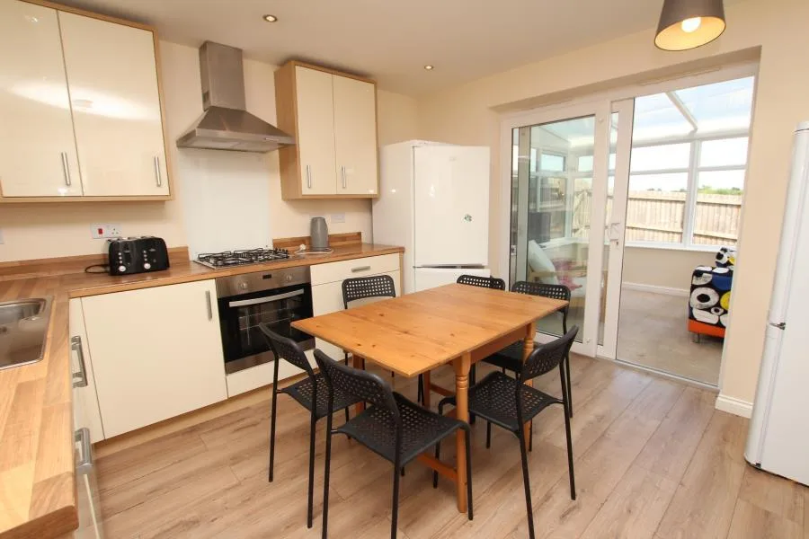 6 bedroom terraced house for rent